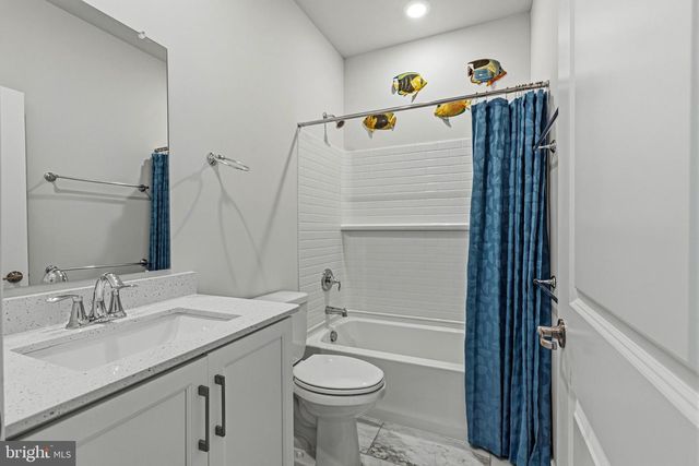 1001 SHANNON FALLS DR, Newark, DE 19702