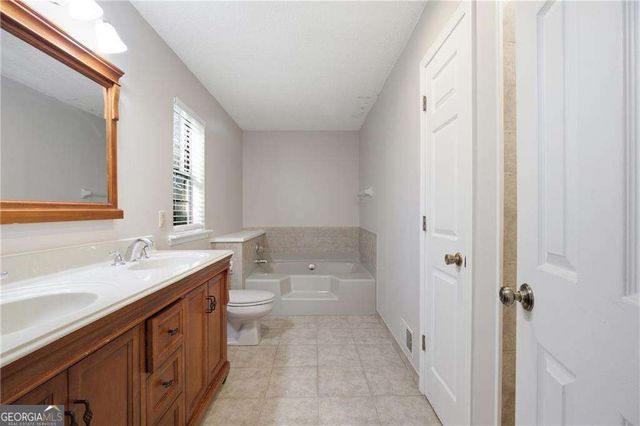 8010 Hickory Court, Murrayville, GA 30564