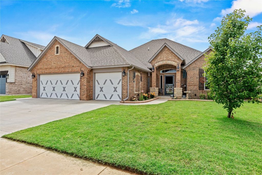 4813 Hidalgo Avenue, Mustang, OK 73064