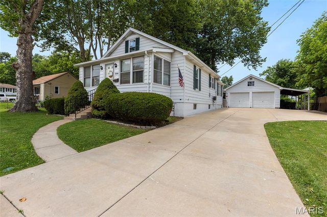 3655 Long Drive, St Ann, MO 63074