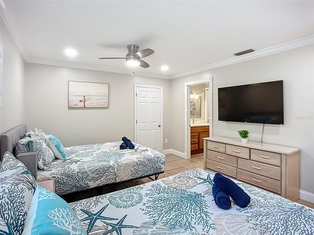 2424 WHIPPOORWILL CIRCLE, Sarasota, FL 34231