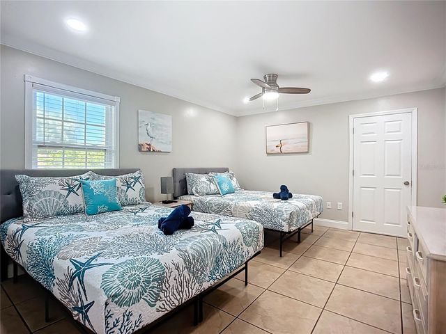 2424 WHIPPOORWILL CIRCLE, Sarasota, FL 34231