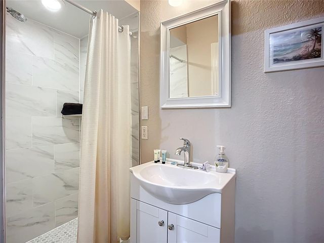 2424 WHIPPOORWILL CIRCLE, Sarasota, FL 34231