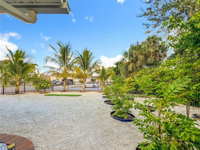 2424 WHIPPOORWILL CIRCLE, Sarasota, FL 34231