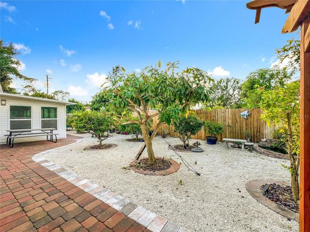 2424 WHIPPOORWILL CIRCLE, Sarasota, FL 34231