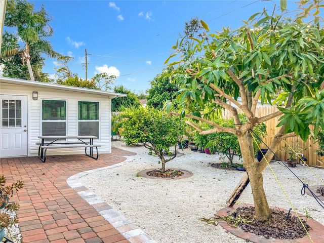 2424 WHIPPOORWILL CIRCLE, Sarasota, FL 34231