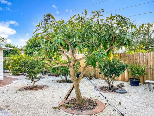 2424 WHIPPOORWILL CIRCLE, Sarasota, FL 34231