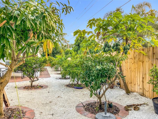 2424 WHIPPOORWILL CIRCLE, Sarasota, FL 34231