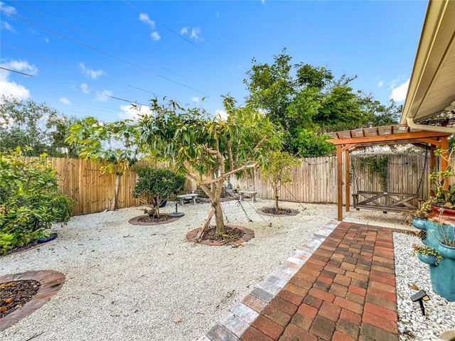 2424 WHIPPOORWILL CIRCLE, Sarasota, FL 34231