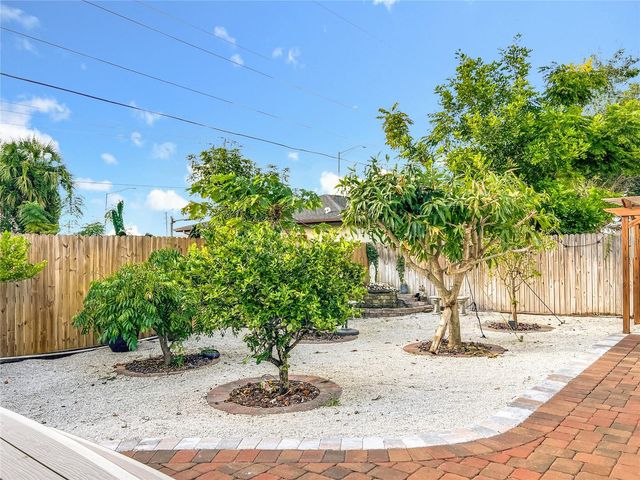 2424 WHIPPOORWILL CIRCLE, Sarasota, FL 34231