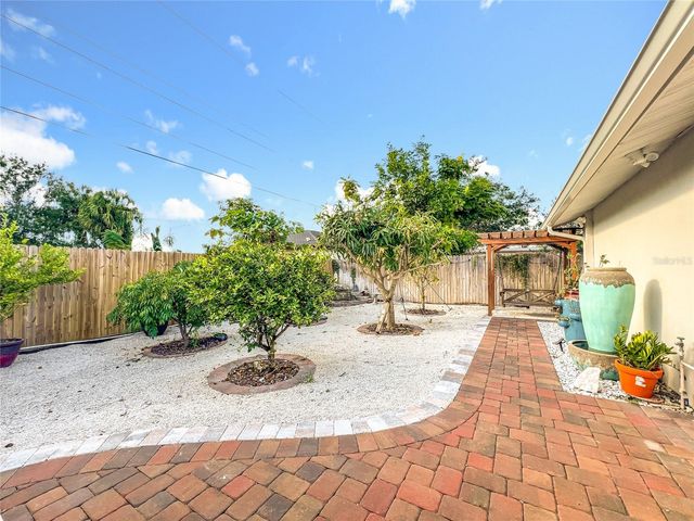 2424 WHIPPOORWILL CIRCLE, Sarasota, FL 34231