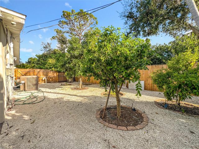 2424 WHIPPOORWILL CIRCLE, Sarasota, FL 34231