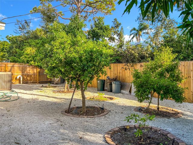 2424 WHIPPOORWILL CIRCLE, Sarasota, FL 34231