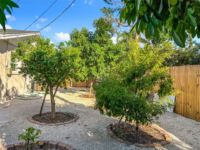 2424 WHIPPOORWILL CIRCLE, Sarasota, FL 34231
