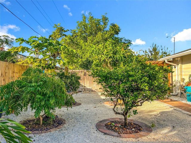 2424 WHIPPOORWILL CIRCLE, Sarasota, FL 34231