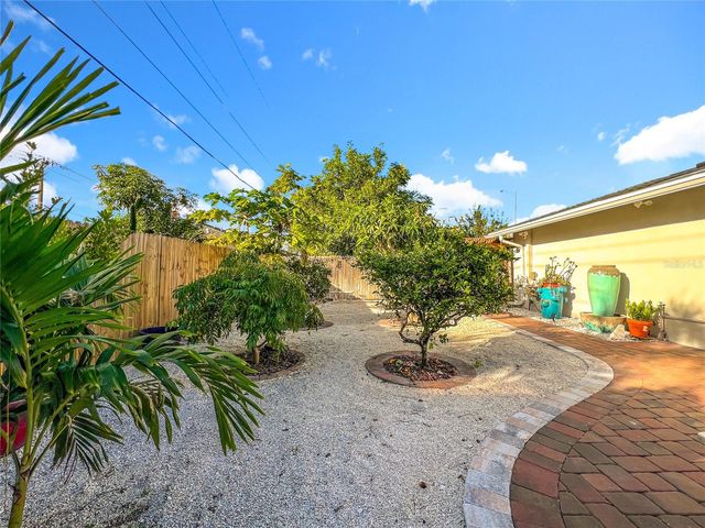 2424 WHIPPOORWILL CIRCLE, Sarasota, FL 34231