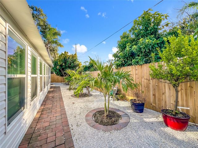 2424 WHIPPOORWILL CIRCLE, Sarasota, FL 34231