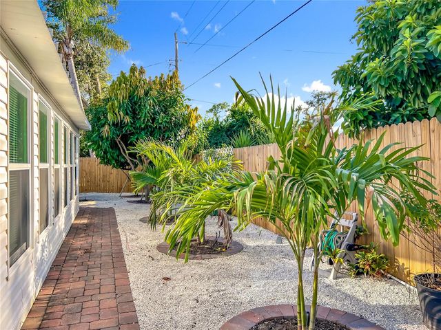 2424 WHIPPOORWILL CIRCLE, Sarasota, FL 34231