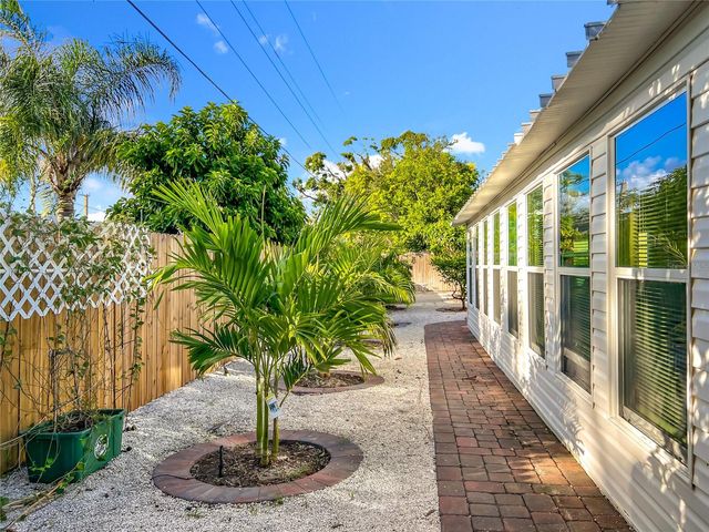 2424 WHIPPOORWILL CIRCLE, Sarasota, FL 34231