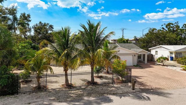 2424 WHIPPOORWILL CIRCLE, Sarasota, FL 34231