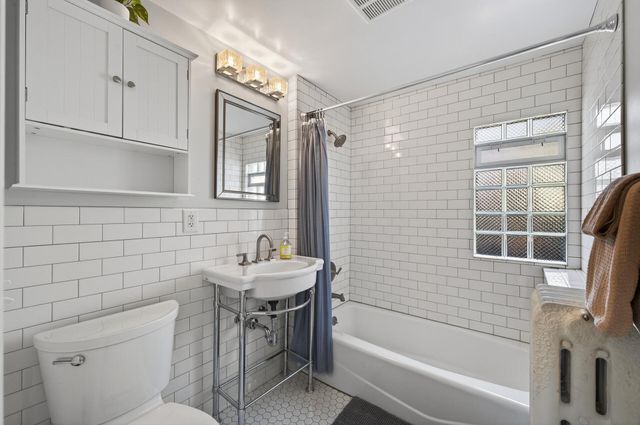 2316 Fremont Avenue S, Minneapolis, MN 55405