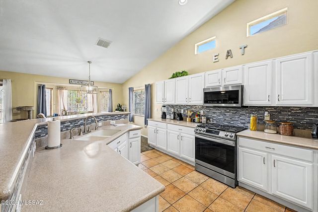 7561 S Woodbury Grove Drive, Tucson, AZ 85757