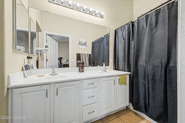 7561 S Woodbury Grove Drive, Tucson, AZ 85757