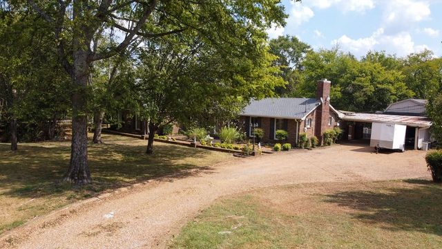 1305 Hill Lakes Ln, Lebanon, TN 37090