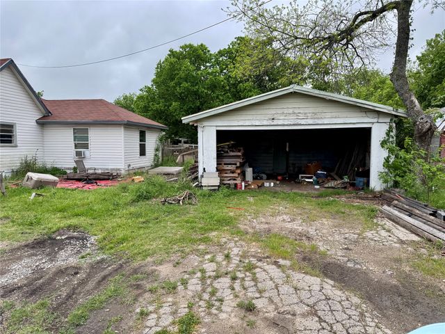 207 S Cedar Street, Leonard, TX 75452