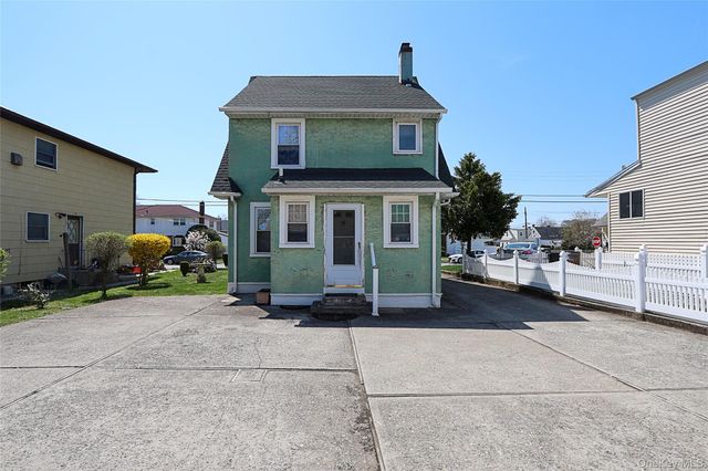 1424 Kiefer Avenue, Elmont, NY 11003