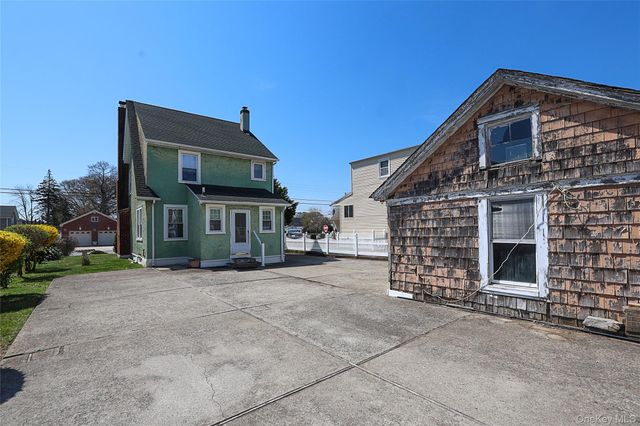 1424 Kiefer Avenue, Elmont, NY 11003