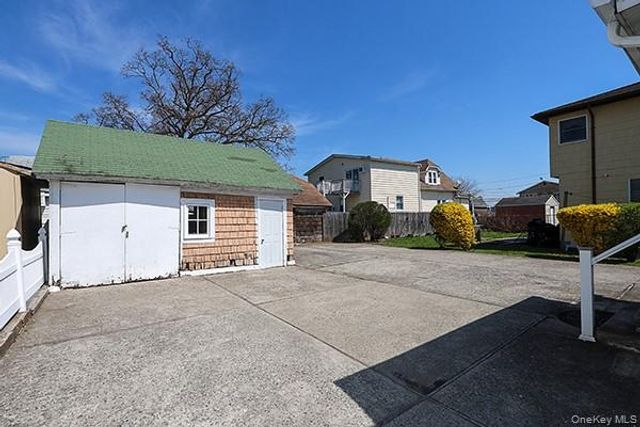 1424 Kiefer Avenue, Elmont, NY 11003