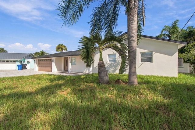 8725 THORNWOOD LANE, Tampa, FL 33615