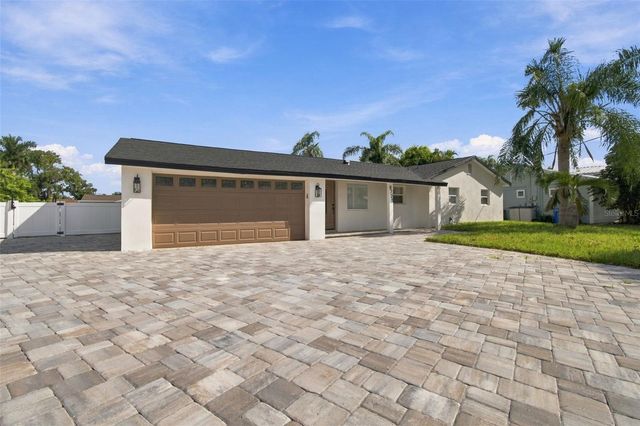 8725 THORNWOOD LANE, Tampa, FL 33615