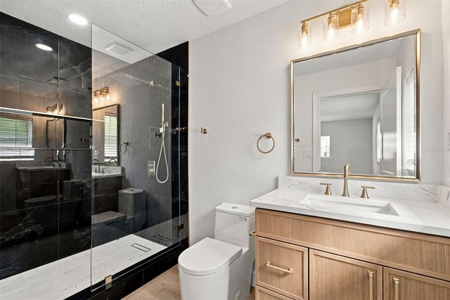 8725 THORNWOOD LANE, Tampa, FL 33615