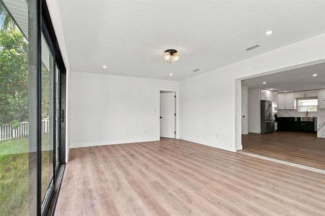 8725 THORNWOOD LANE, Tampa, FL 33615