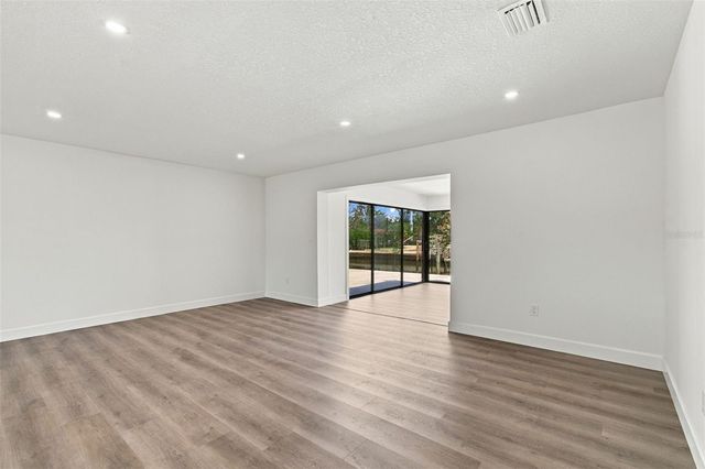8725 THORNWOOD LANE, Tampa, FL 33615