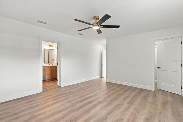 8725 THORNWOOD LANE, Tampa, FL 33615