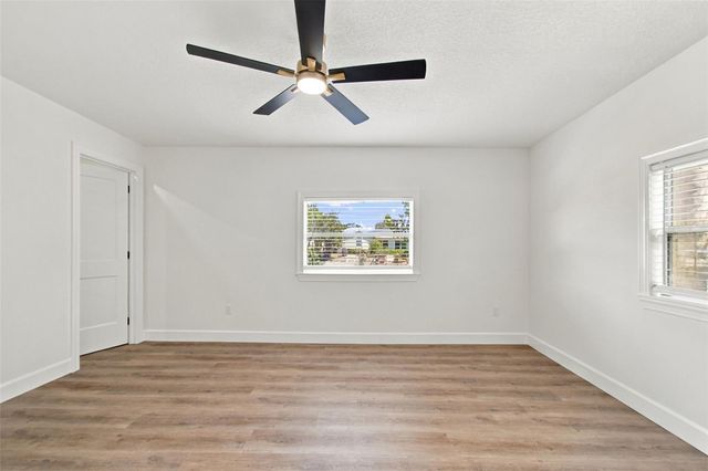 8725 THORNWOOD LANE, Tampa, FL 33615