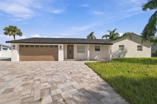 8725 THORNWOOD LANE, Tampa, FL 33615
