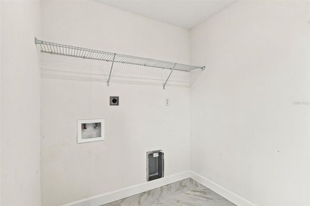 8725 THORNWOOD LANE, Tampa, FL 33615