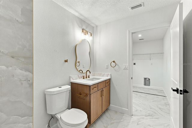8725 THORNWOOD LANE, Tampa, FL 33615