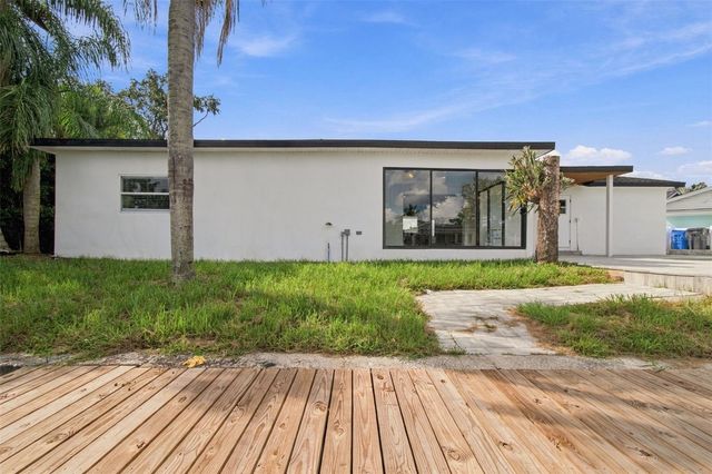 8725 THORNWOOD LANE, Tampa, FL 33615