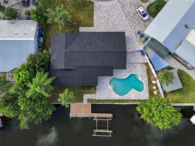 8725 THORNWOOD LANE, Tampa, FL 33615