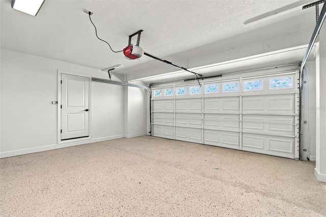 8725 THORNWOOD LANE, Tampa, FL 33615