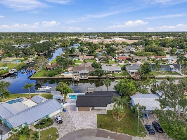 8725 THORNWOOD LANE, Tampa, FL 33615
