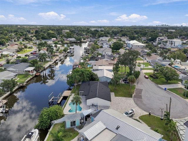 8725 THORNWOOD LANE, Tampa, FL 33615