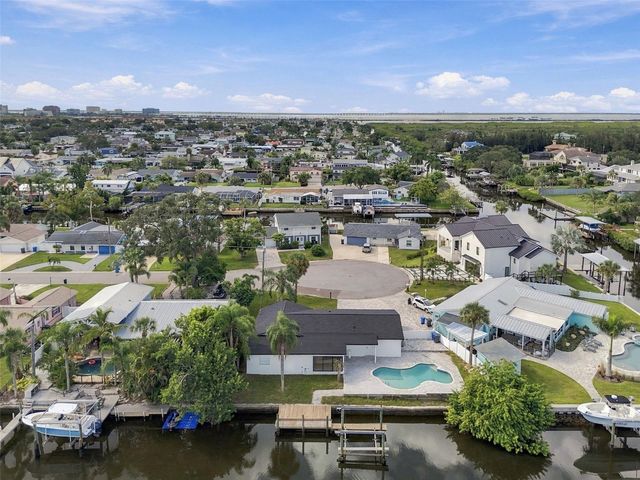 8725 THORNWOOD LANE, Tampa, FL 33615