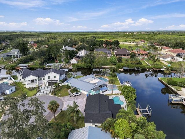 8725 THORNWOOD LANE, Tampa, FL 33615
