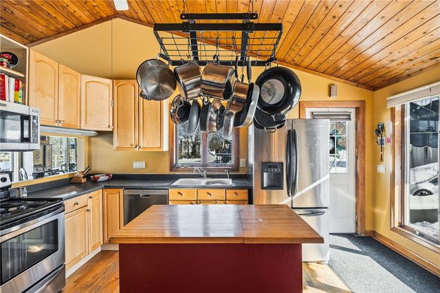 585 Meadow View Avenue, Warwick, RI 02889